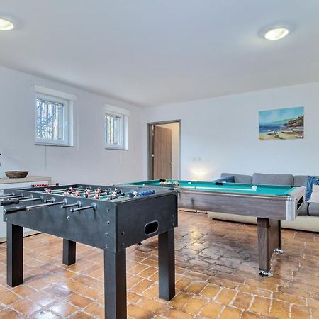 Villa Gracia - Big House, Pool, Bbq, Playground & Table Tennis, Game Room With Billiards & Table Football, Pula, Istria Exterior photo