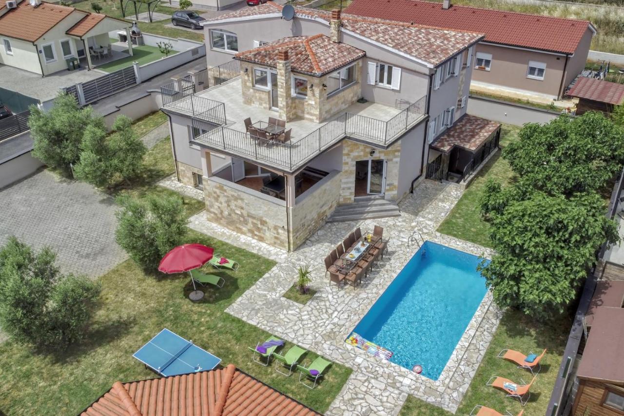 Villa Gracia - Big House, Pool, Bbq, Playground & Table Tennis, Game Room With Billiards & Table Football, Pula, Istria Exterior photo