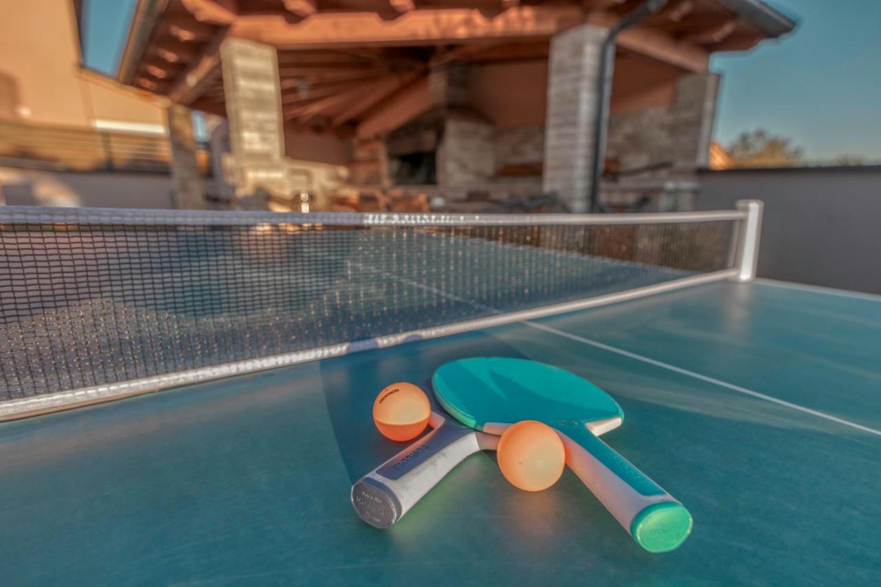 Villa Gracia - Big House, Pool, Bbq, Playground & Table Tennis, Game Room With Billiards & Table Football, Pula, Istria Exterior photo