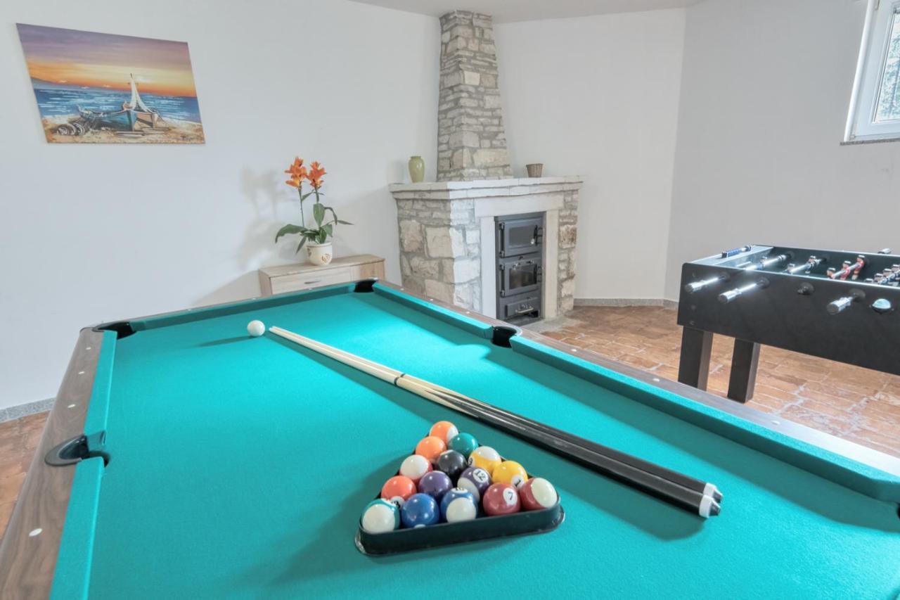 Villa Gracia - Big House, Pool, Bbq, Playground & Table Tennis, Game Room With Billiards & Table Football, Pula, Istria Exterior photo