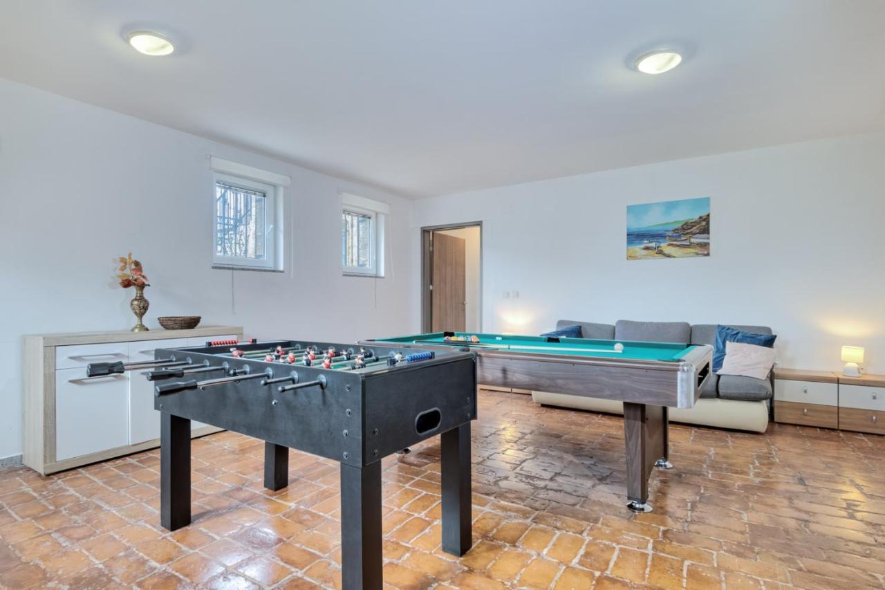 Villa Gracia - Big House, Pool, Bbq, Playground & Table Tennis, Game Room With Billiards & Table Football, Pula, Istria Exterior photo